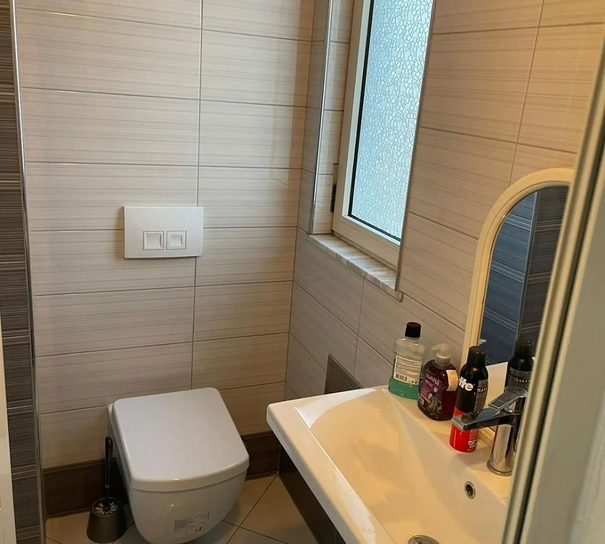 Dajku Apartment Durres 0*,